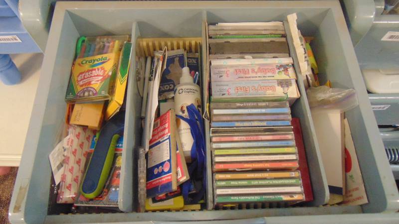 lot 525 image: Kids CDs - markers - craft stuff