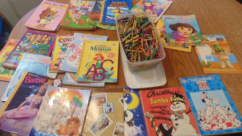 lot 530 image: huge lot of color books and crayons