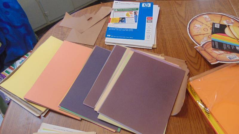 lot 531 image: construction paper - gift bags