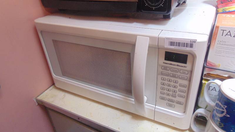 lot 539 image: Hamilton Beach microwave