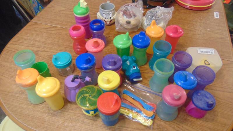 lot 544 image: huge lot of sippy cups - loony toons mugs