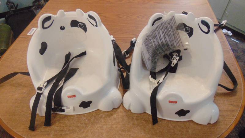 lot 546 image: 2 - Fisher Price Cow booster seats wstraps