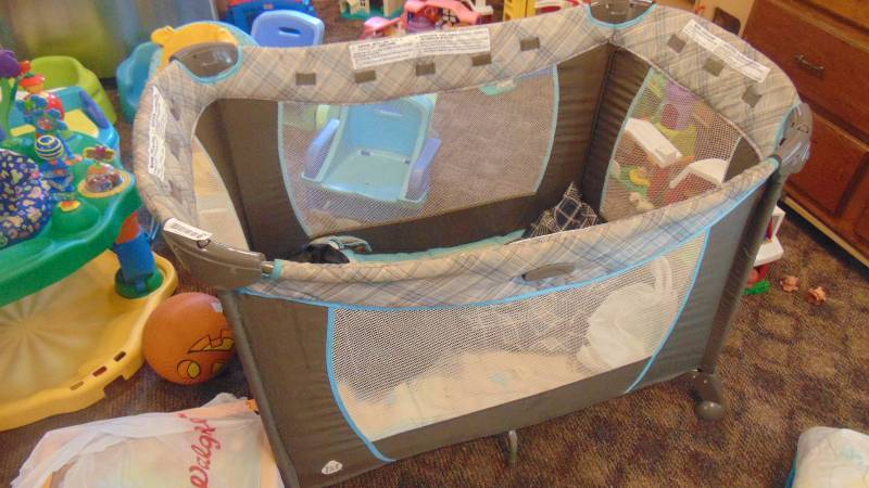 lot 547 image: folding Pack n Play