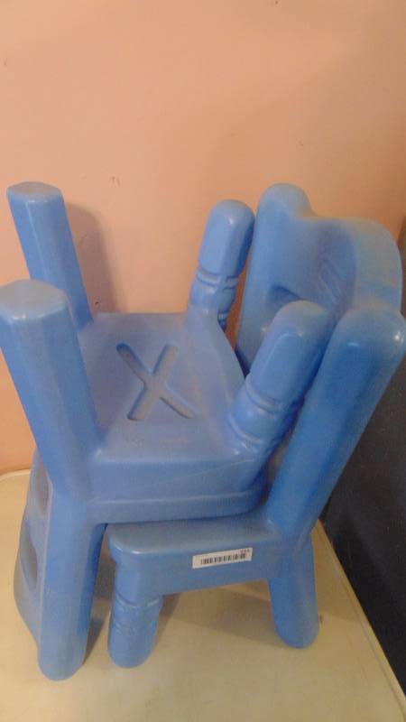 lot 551 image: 2 Little Tikes chairs