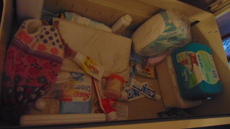 lot 555 image: Bottle warmer - Butt paste - diapers and other changing items