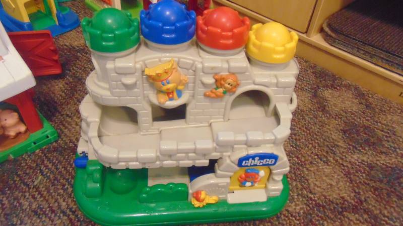 lot 590 image: Chicco Ball maize castle - one of the favorite toys owned