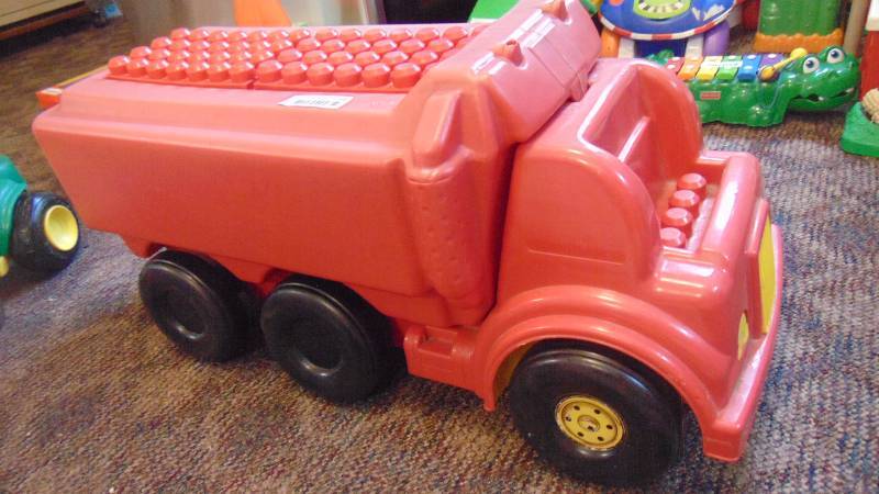 lot 595 image: Mega Block storage truck wblocks - 30 LONG
