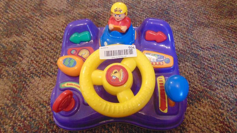 lot 604 image: Kids driving trainer - works and makes sounds