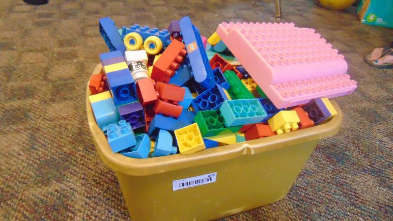 lot 605 image: tub of midsize mega blocks - hours of fun
