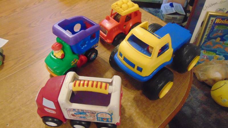 lot 606 image: set of 4 trucks - little tikes