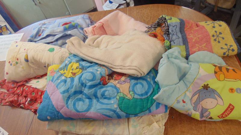 lot 613 image: blankets