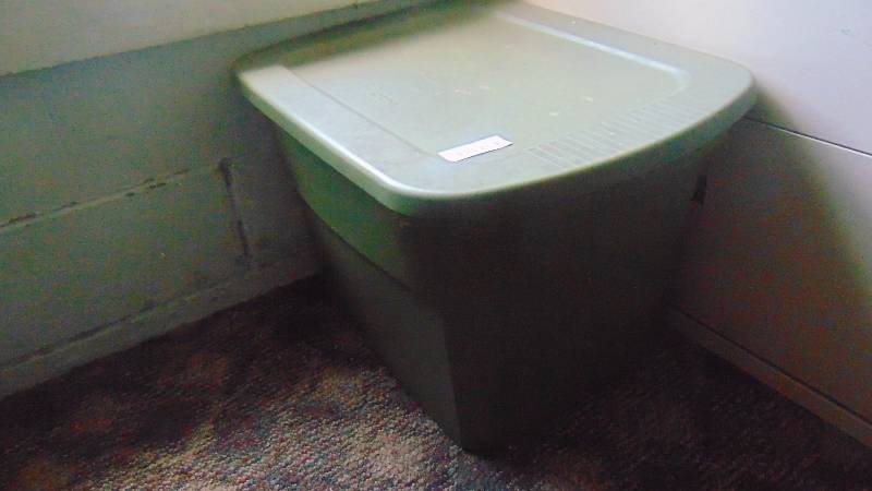 lot 615 image: 18gal tote full of Mega Blocks