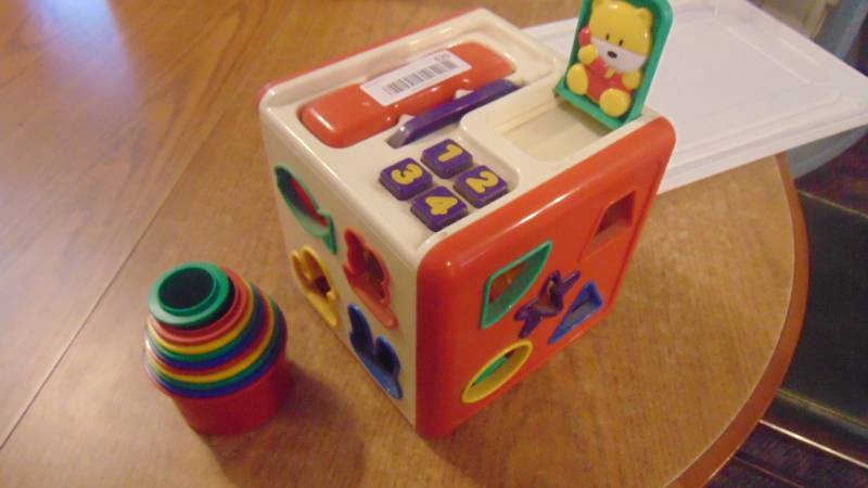 lot 620 image: shapes and play cube - stacking cups