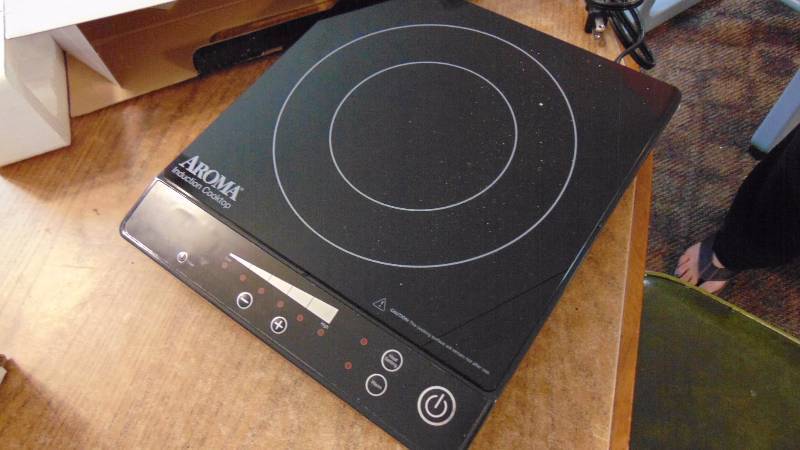 lot 631 image: Aroma Interaction cooktop