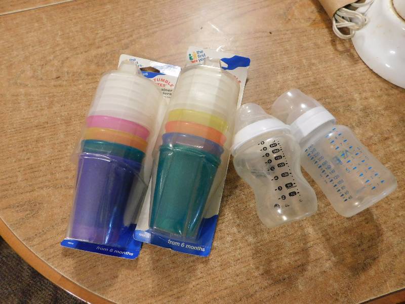 lot 611 image: 2 - NEW sets of sippy cups and others