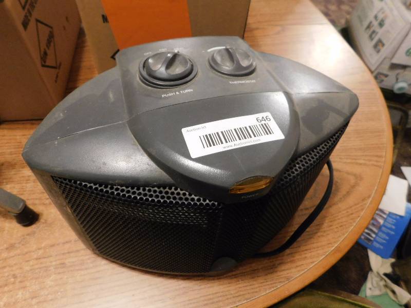 lot 646 image: electric heater