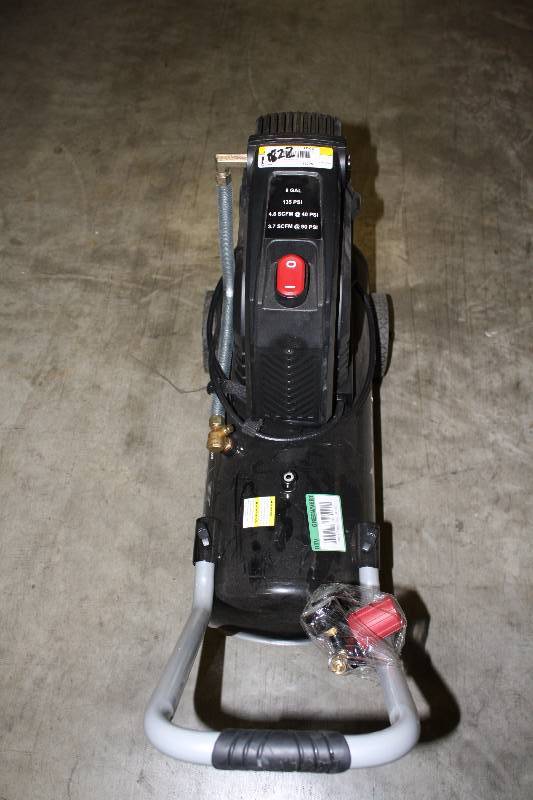 lot 1622 image: 8 GALLON HUSKY AIR COMPRESSOR