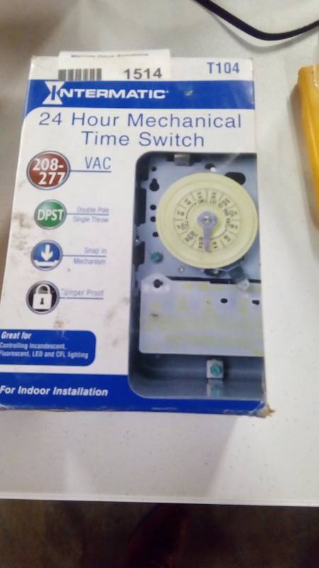 lot 1514 image: Intermatic T104 208-277-Volt DPST 24 Hour Mechanical Time Switch