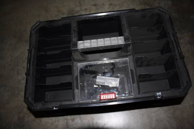 lot 1520 image: Husky Tool Box