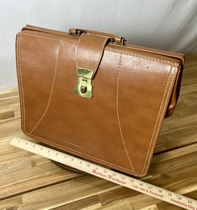 lot 19936 image: Nice Imitation Leather Briefcase