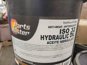 lot 525 image: Parts Masters IOS 32 Hydraulic Oil, 5 Gallon