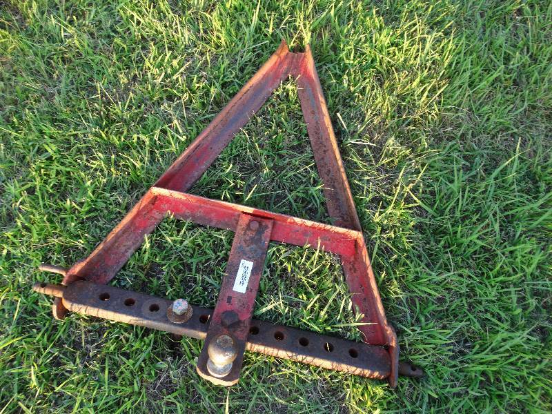 lot 1023 image: 3 point hitch