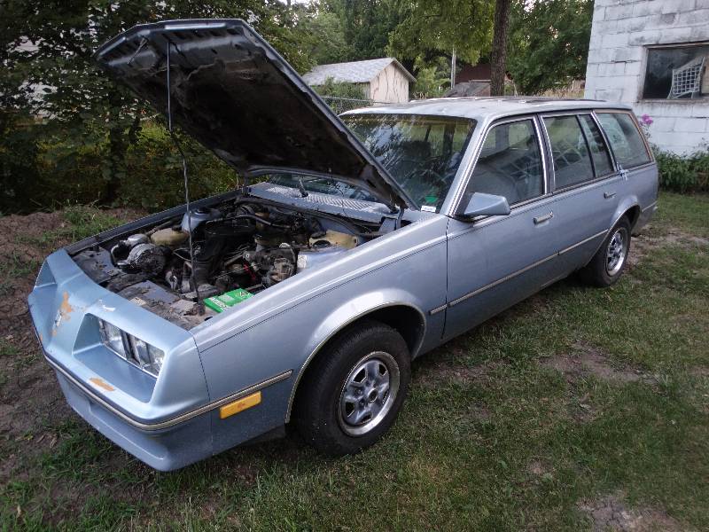 lot 1025 image: 1983 Oldsmobile Firenza Wagon