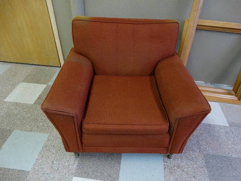 lot 1028 image: Mid century lounge chair.