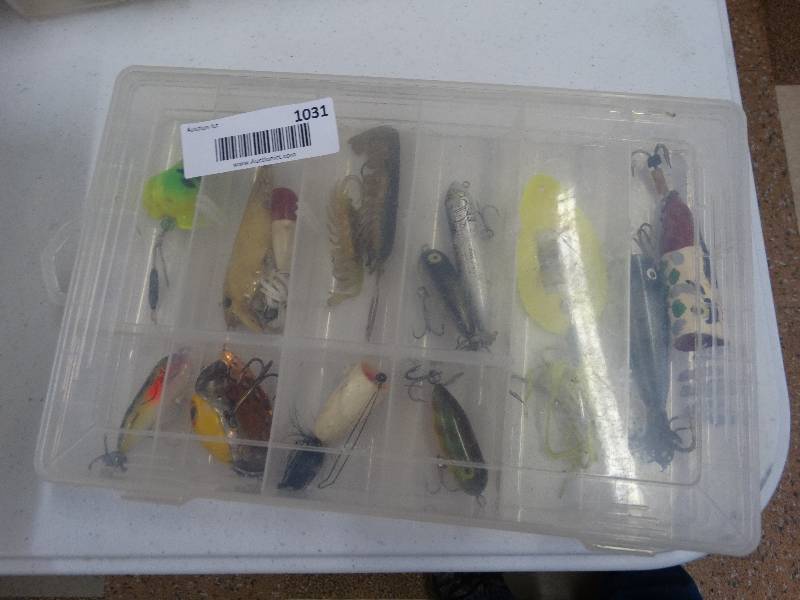 lot 1031 image: Lot of vintage fishing lures.