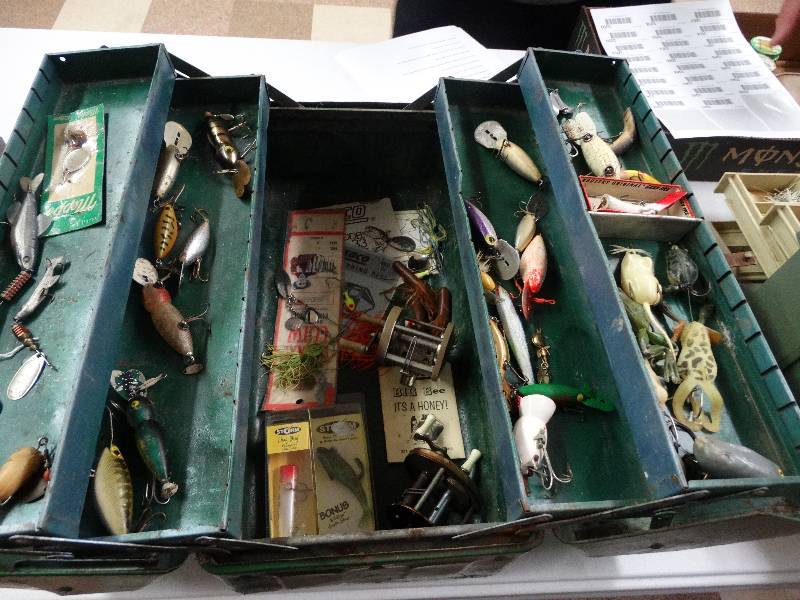 lot 1036 image: Vintage tackle box with lures.