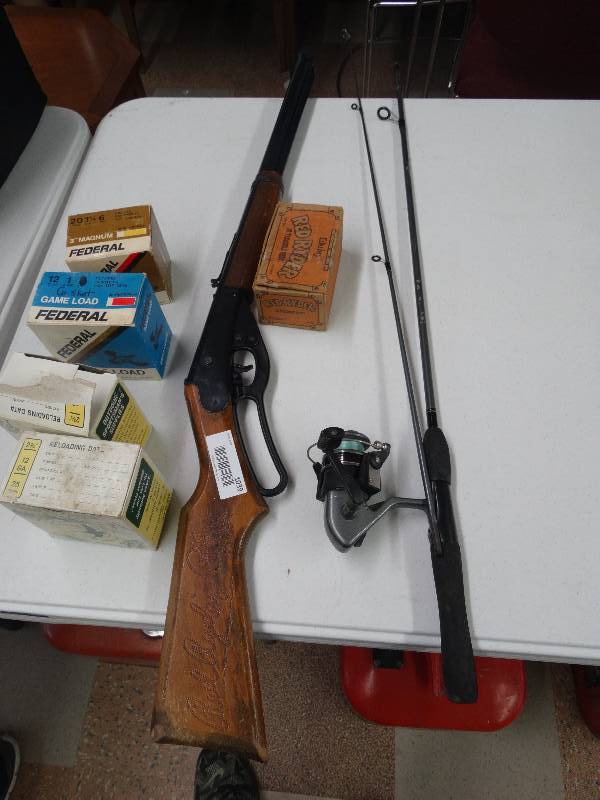lot 1039 image: Vintage red rider BB gun with 4 empty shot shell boxes.
