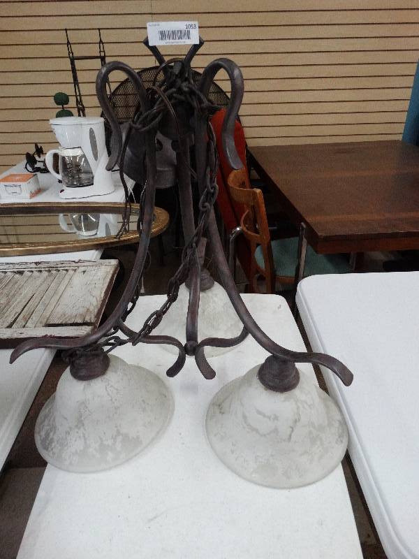 lot 1053 image: Pendant light