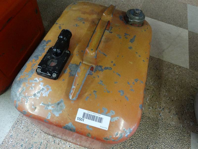lot 1055 image: Vintage metal Mercury Kiekhaefer boat gas tank