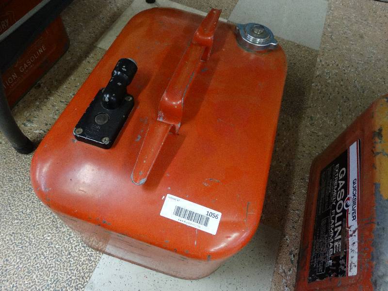 lot 1056 image: Vintage metal Mercury Kiekhaefer boat gas tank