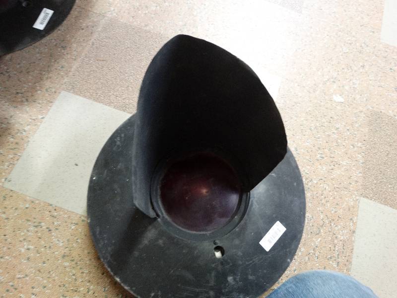 lot 1064 image: Vintage RailRoad crossing light.