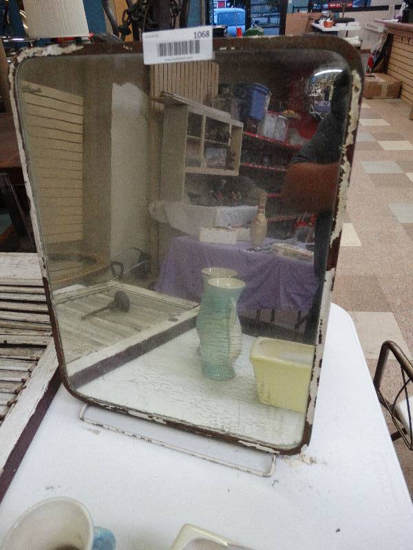lot 1068 image: Stand alone medicine cabinet