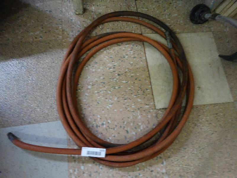 lot 1073 image: 25 ft air hose
