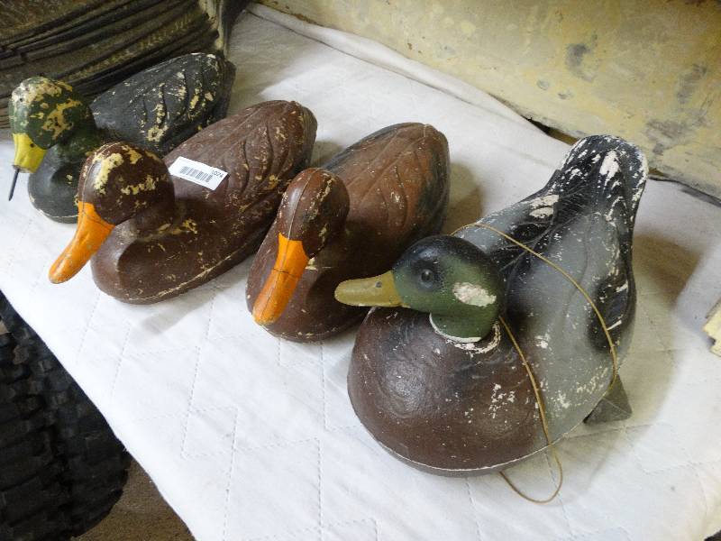 lot 1074 image: Lot of 8 duck decoys
