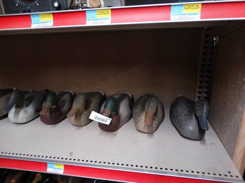 lot 1076 image: Lot of 10 vintage duck decoys.