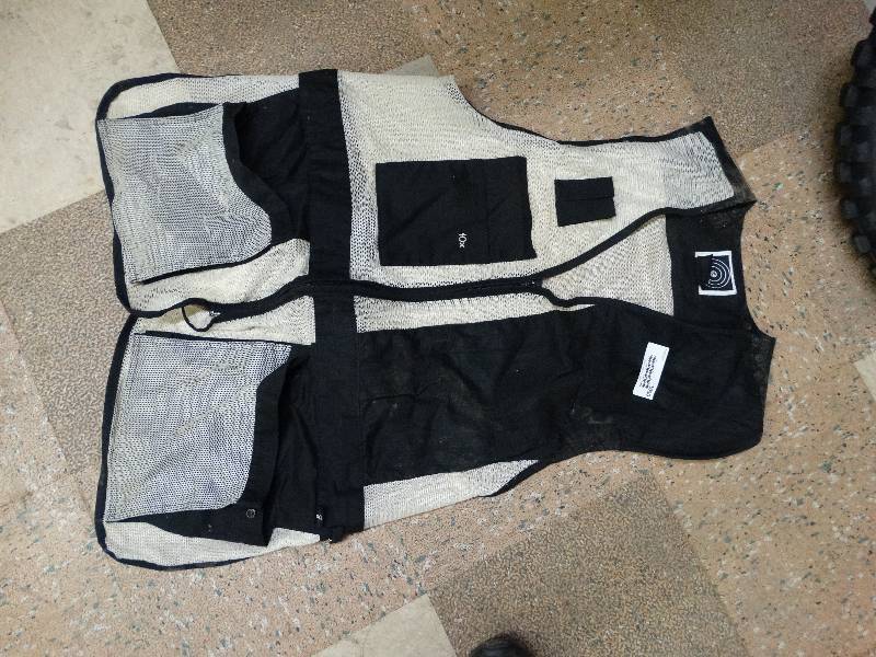 lot 1080 image: Trap shooting jacket. Size XL