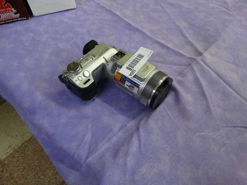 lot 1094 image: Sony cyber shot 5 camera
