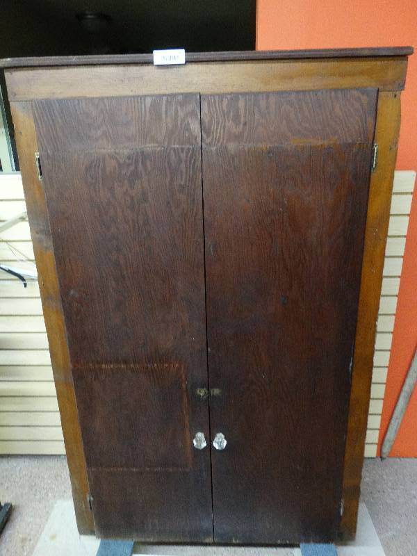 lot 1096 image: Wood corner gun cabinet