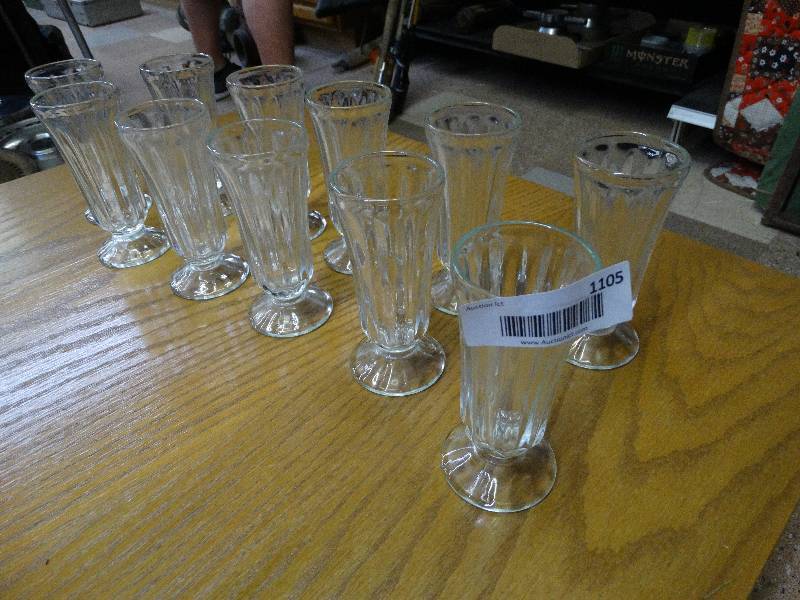 lot 1105 image: Lot of 11 fluted glasses.