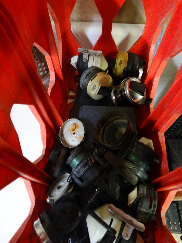 lot 1126 image: Lot of various vintage fishing reels.