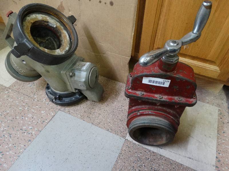 lot 1129 image: Lg fire hose couplings.