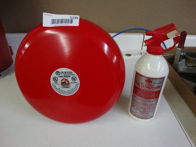 lot 1139 image: Fire bell & small extinguisher