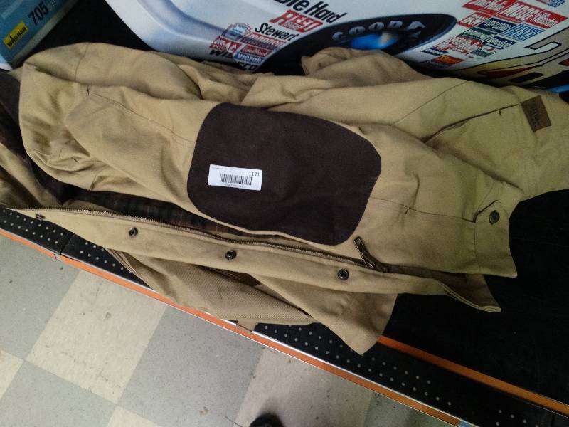 lot 1171 image: Size large barn coat. never worn