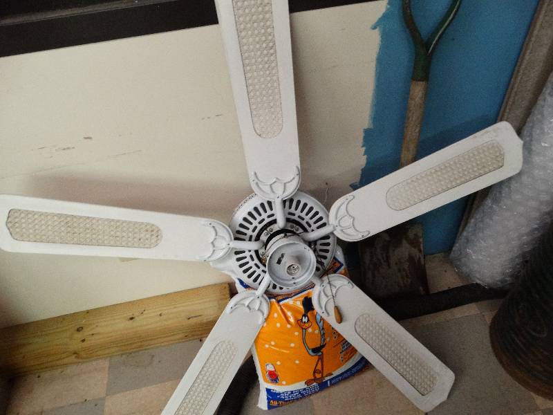 lot 1182 image: 48 ceiling fan w light kit