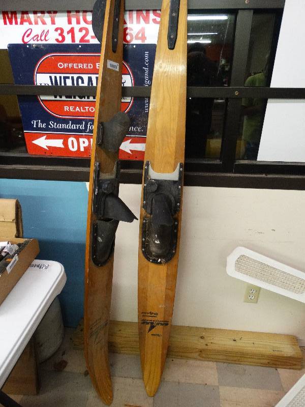lot 1183 image: Pair of vintage water skis