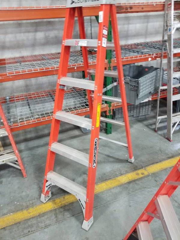 lot 1487 image: Louisville Step ladder 6 300lb ladder